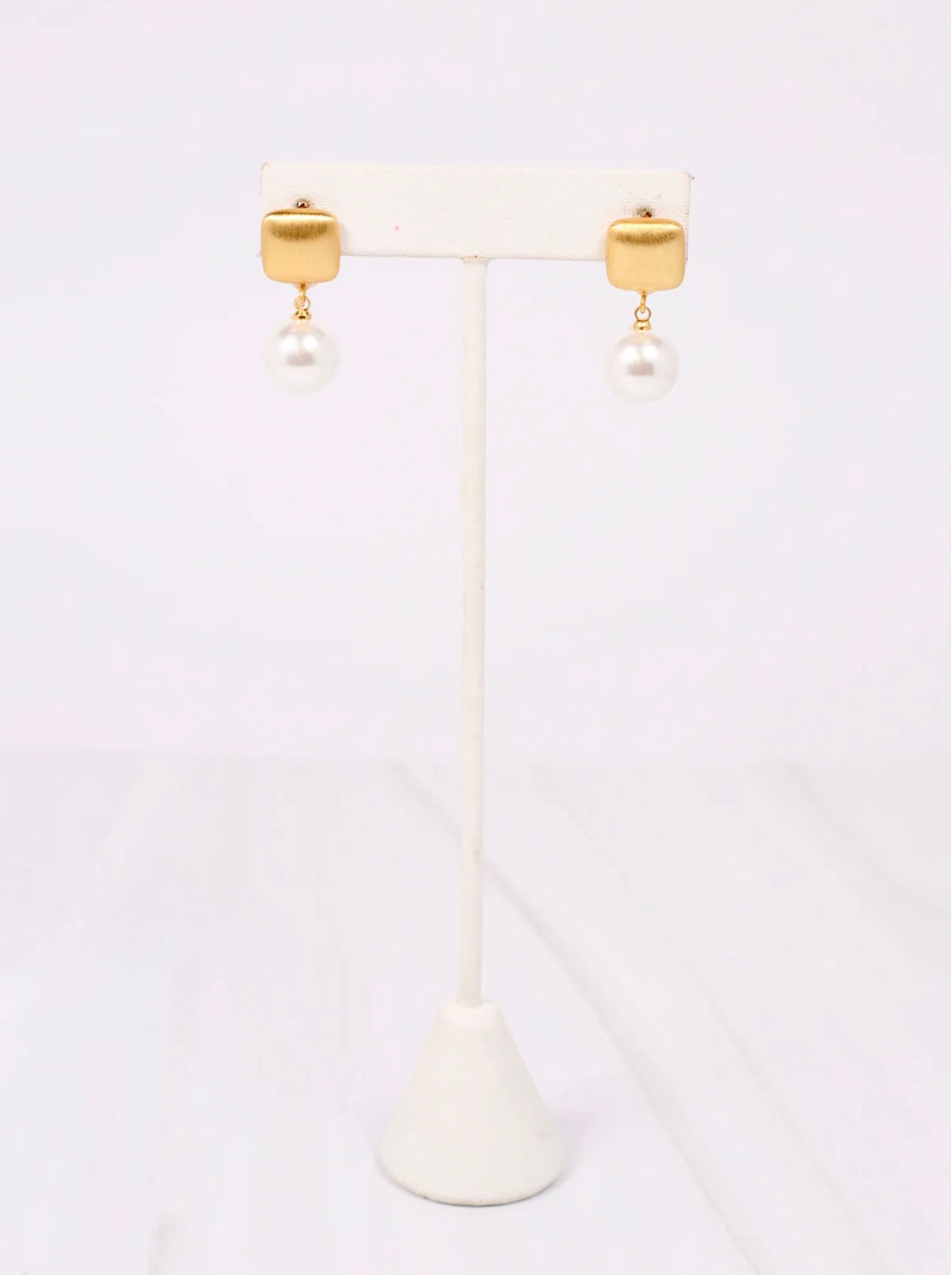 Caulfield Pearl Drop Matte Hold Earring