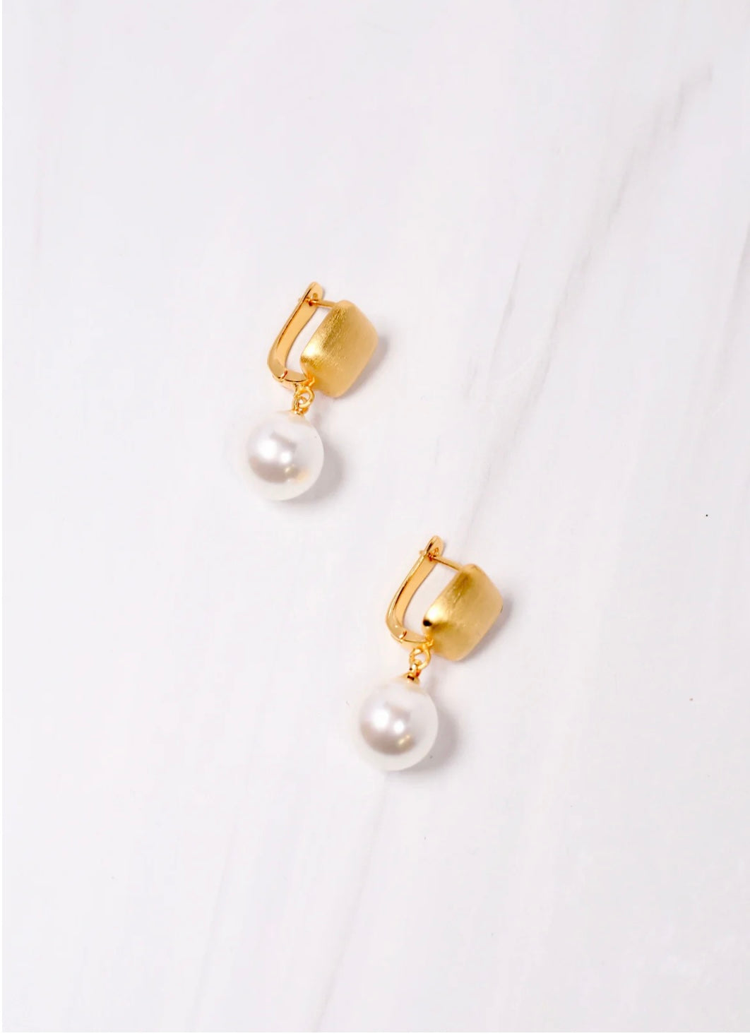 Caulfield Pearl Drop Matte Hold Earring